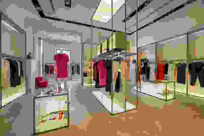 Moliera 2 - Clothing store in Varsavia | YourShoppingMap.com